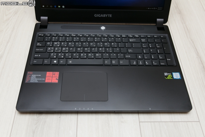 GIGABYTE P35X v6 輕量級效能筆電