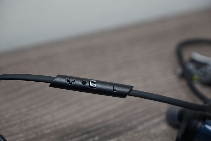 「開箱」Plantronics BackBeat GO3 精裝版藍牙耳機 單寧藍