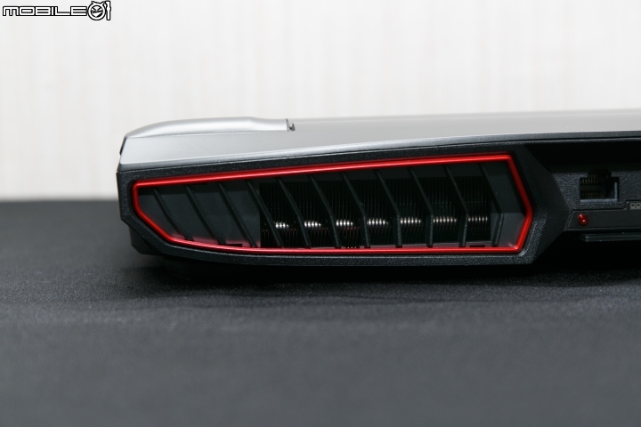 MSI GT73VR 6RF Titan Pro 超頻效能巨獸