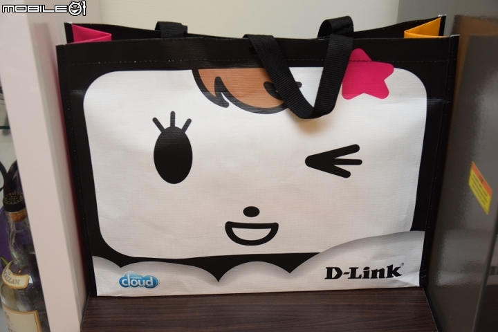【開箱】特殊外型更上一層樓 D-Link DIR-879