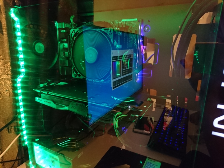 讓機殼像宇宙般無限延伸 In Win 805 infinity 不專業開箱