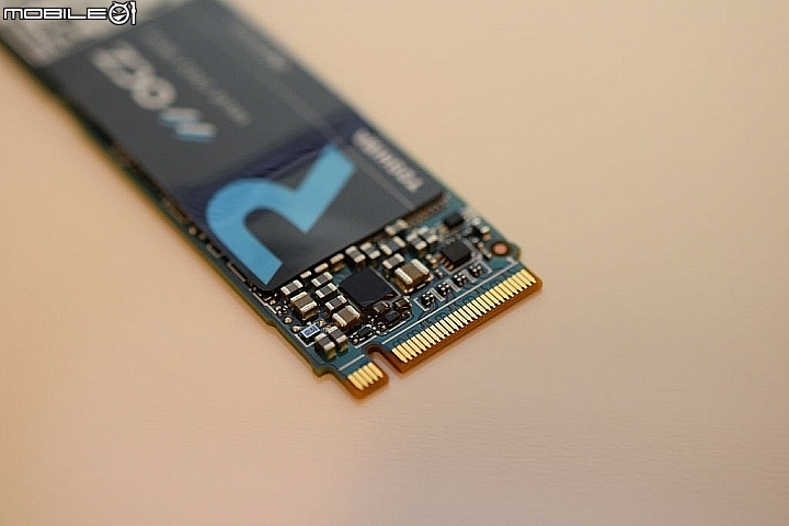 NVMe 速度更上一層 OCZ RD400A PCI-E SSD 256GB 開箱