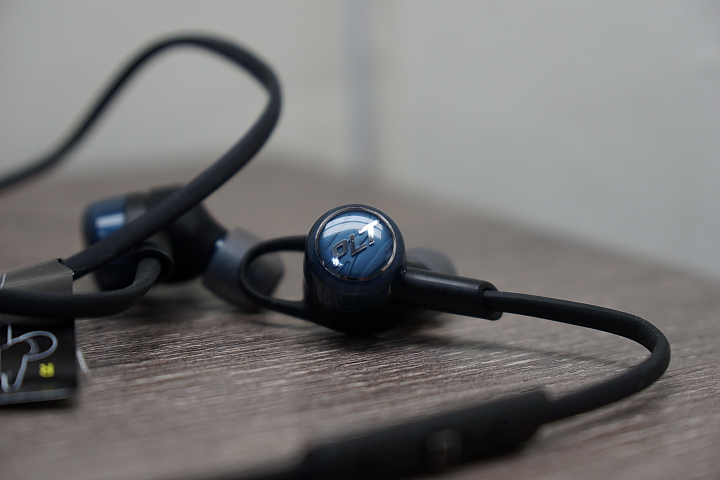 「開箱」Plantronics BackBeat GO3 精裝版藍牙耳機 單寧藍