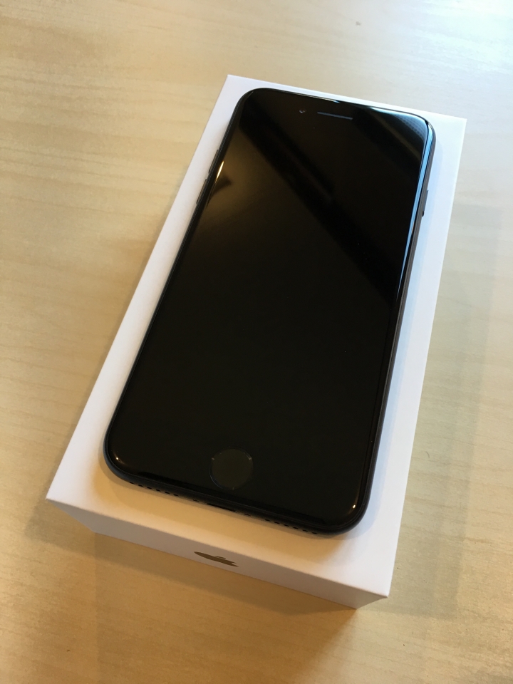 【開箱】iPhone 7 黑色 + 原廠馬鞍棕皮套