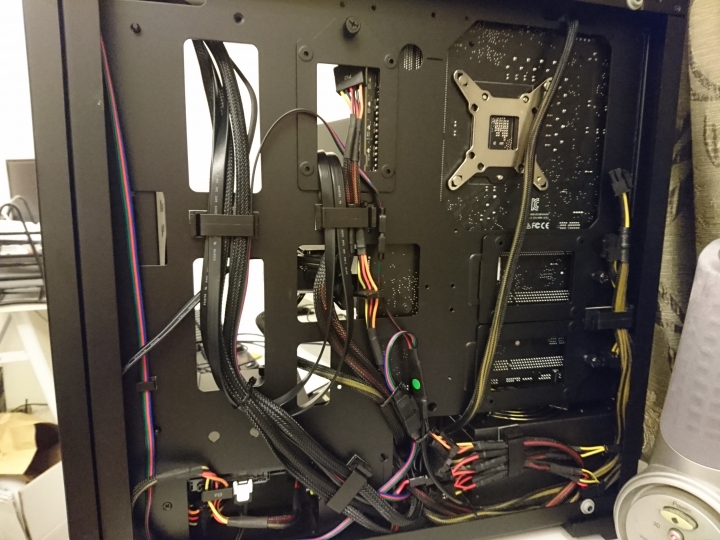 讓機殼像宇宙般無限延伸 In Win 805 infinity 不專業開箱