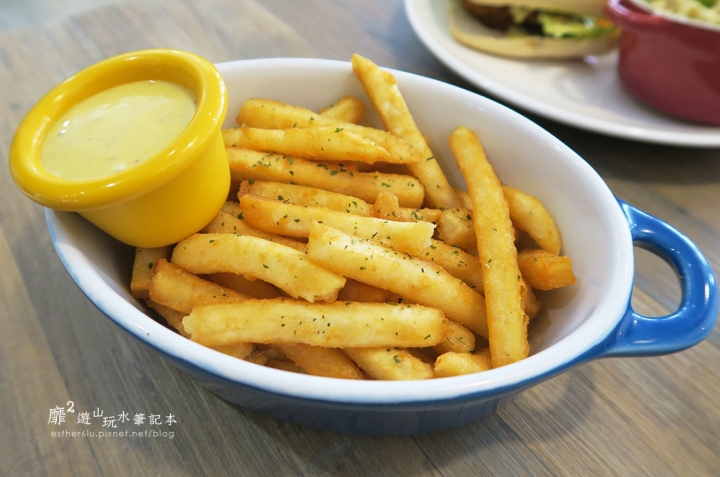 台北信義區平價美食~CLOUD 9 CAFE