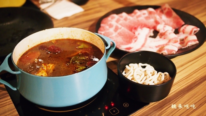 (食)沙鹿 Yü's宇良食 被乾燥花圍繞的美麗火鍋店