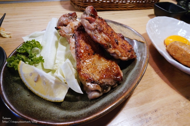 【台南北區│串燒居酒屋】鯨吞燒地雞料理赤崁店│日式串場與台南老屋的結合,新鮮多種地雞料理、無地雷的精緻居酒屋│適合小酌、夜間聚會