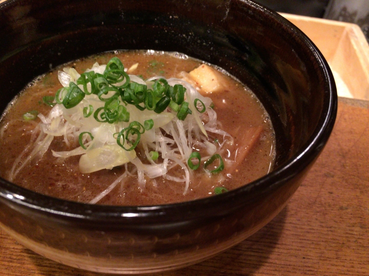 【美食。食記】東京 高田 三年熟成,醬油重鹹 渡なべ 拉麵 沾麵