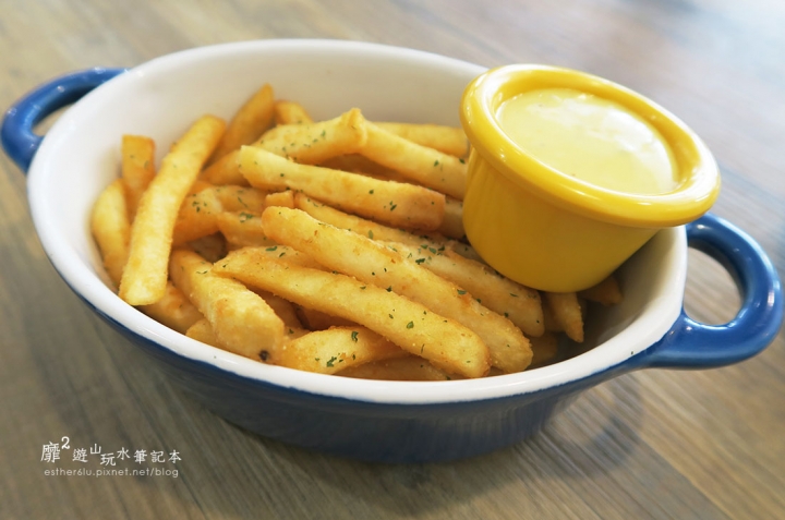 台北信義區平價美食~CLOUD 9 CAFE