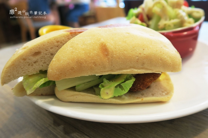 台北信義區平價美食~CLOUD 9 CAFE