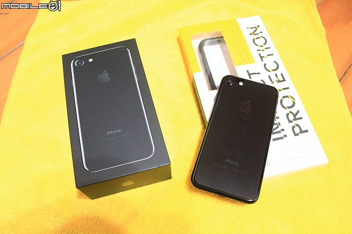 iPhone 7 Jet Black 曜石黑 使用24小時 開箱 加犀牛盾保護殼及保護貼