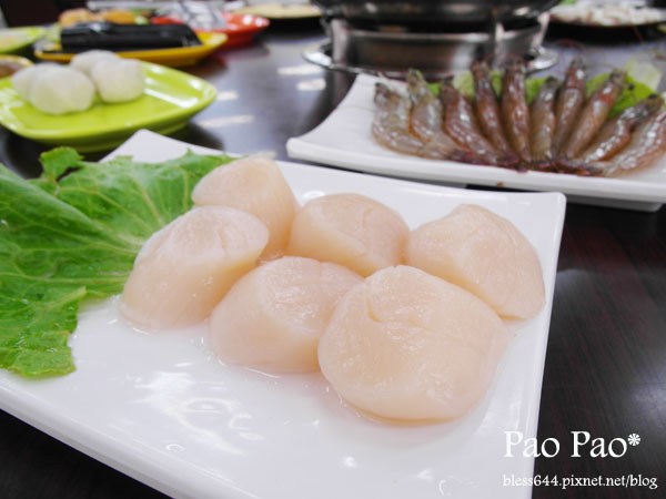 【台中】新新園汕頭火鍋(南屯店)~爆漿黃金嫩肩骰子牛必吃!明治冰淇淋無限吃~