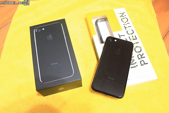 iPhone 7 Jet Black 曜石黑 使用24小時 開箱 加犀牛盾保護殼及保護貼