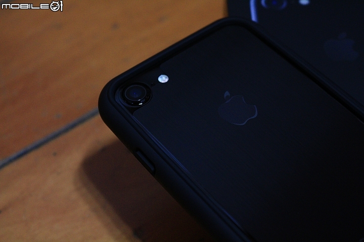 iPhone 7 Jet Black 曜石黑 使用24小時 開箱 加犀牛盾保護殼及保護貼