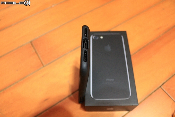 iPhone 7 Jet Black 曜石黑 使用24小時 開箱 加犀牛盾保護殼及保護貼