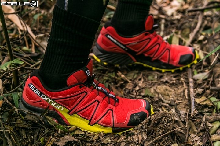 對抗鬆軟地形 SALOMON SPEEDCROSS 4