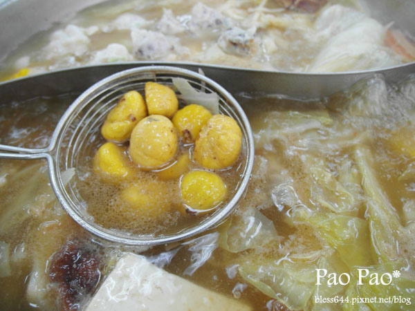 【台中】新新園汕頭火鍋(南屯店)~爆漿黃金嫩肩骰子牛必吃!明治冰淇淋無限吃~