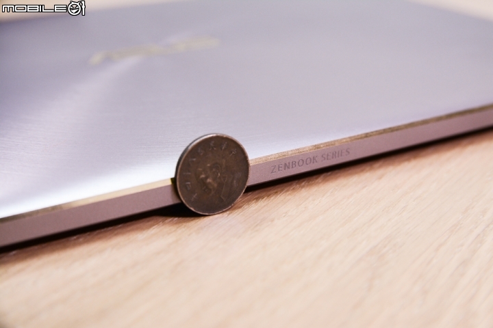 玫瑰金+七代Core I7的ZenBook3 (UX390UA)開箱