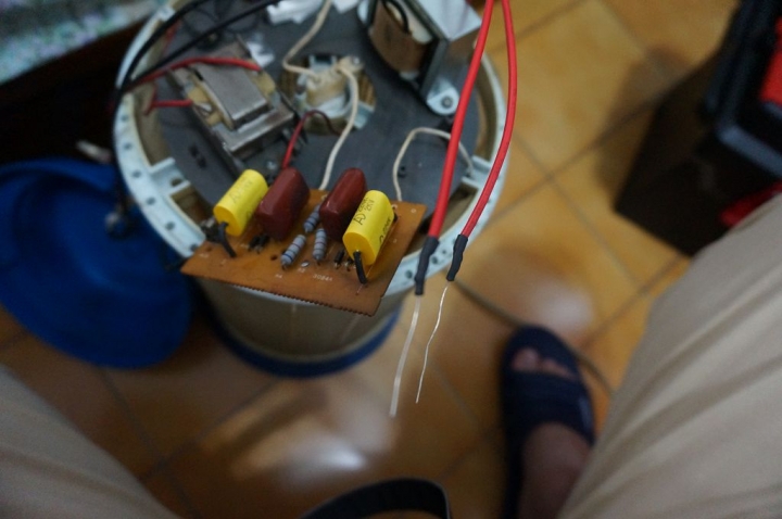 DIY捕蚊燈翻修(更換變壓器)