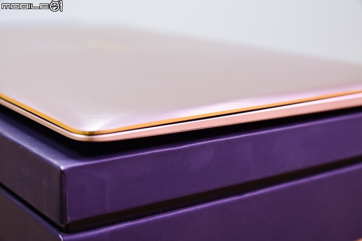 玫瑰金+七代Core I7的ZenBook3 (UX390UA)開箱