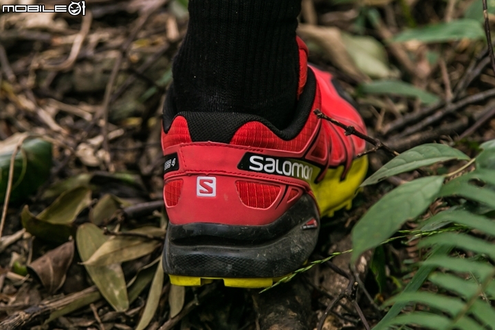 對抗鬆軟地形 SALOMON SPEEDCROSS 4