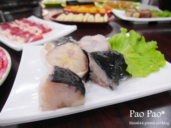【台中】新新園汕頭火鍋(南屯店)~爆漿黃金嫩肩骰子牛必吃!明治冰淇淋無限吃~