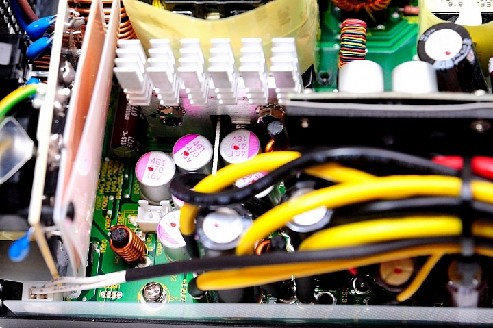 重返台灣市場首作,XFX XTR 750W 金牌全模組化電源供應器開箱測試