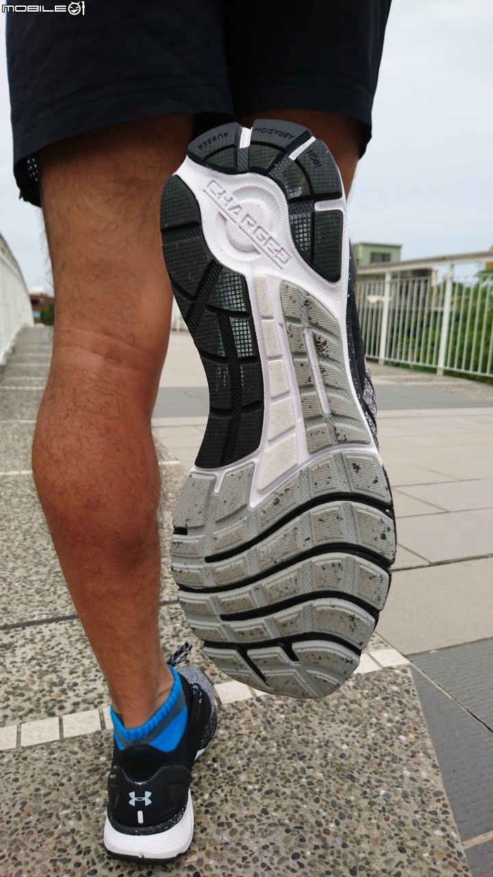 UNDER ARMOUR Charged Bandit 2 慢跑鞋~試穿心得分享~