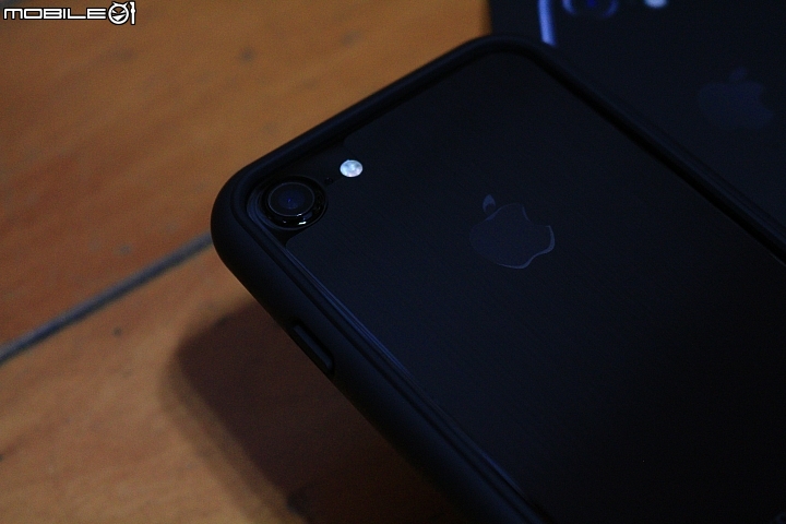 iPhone 7 Jet Black 曜石黑 使用24小時 開箱 加犀牛盾保護殼及保護貼