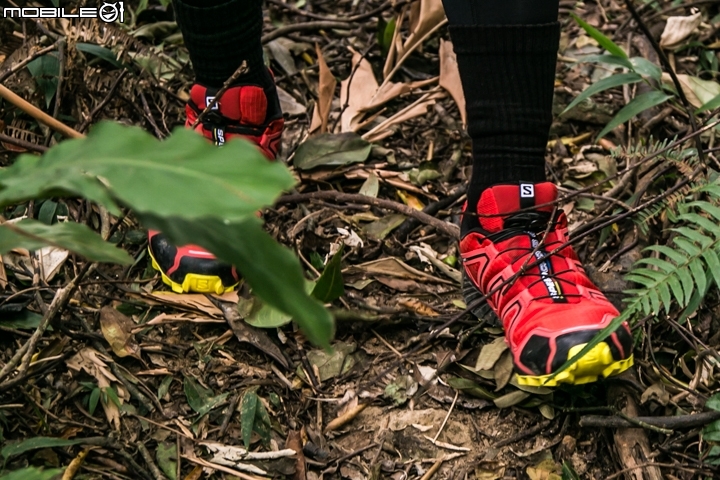 對抗鬆軟地形 SALOMON SPEEDCROSS 4