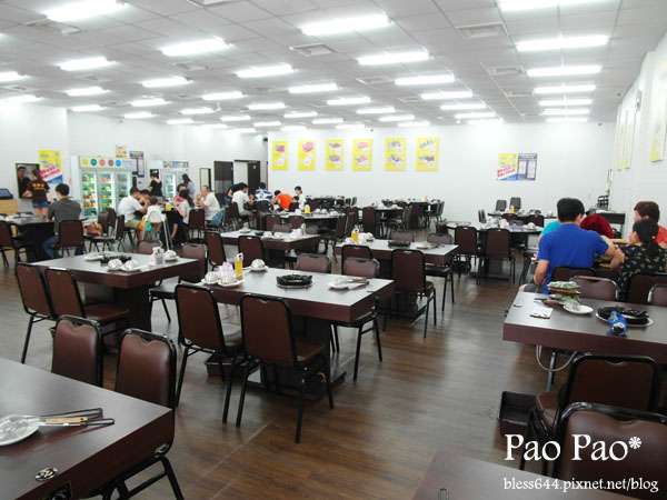 【台中】新新園汕頭火鍋(南屯店)~爆漿黃金嫩肩骰子牛必吃!明治冰淇淋無限吃~