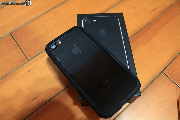 iPhone 7 Jet Black 曜石黑 使用24小時 開箱 加犀牛盾保護殼及保護貼
