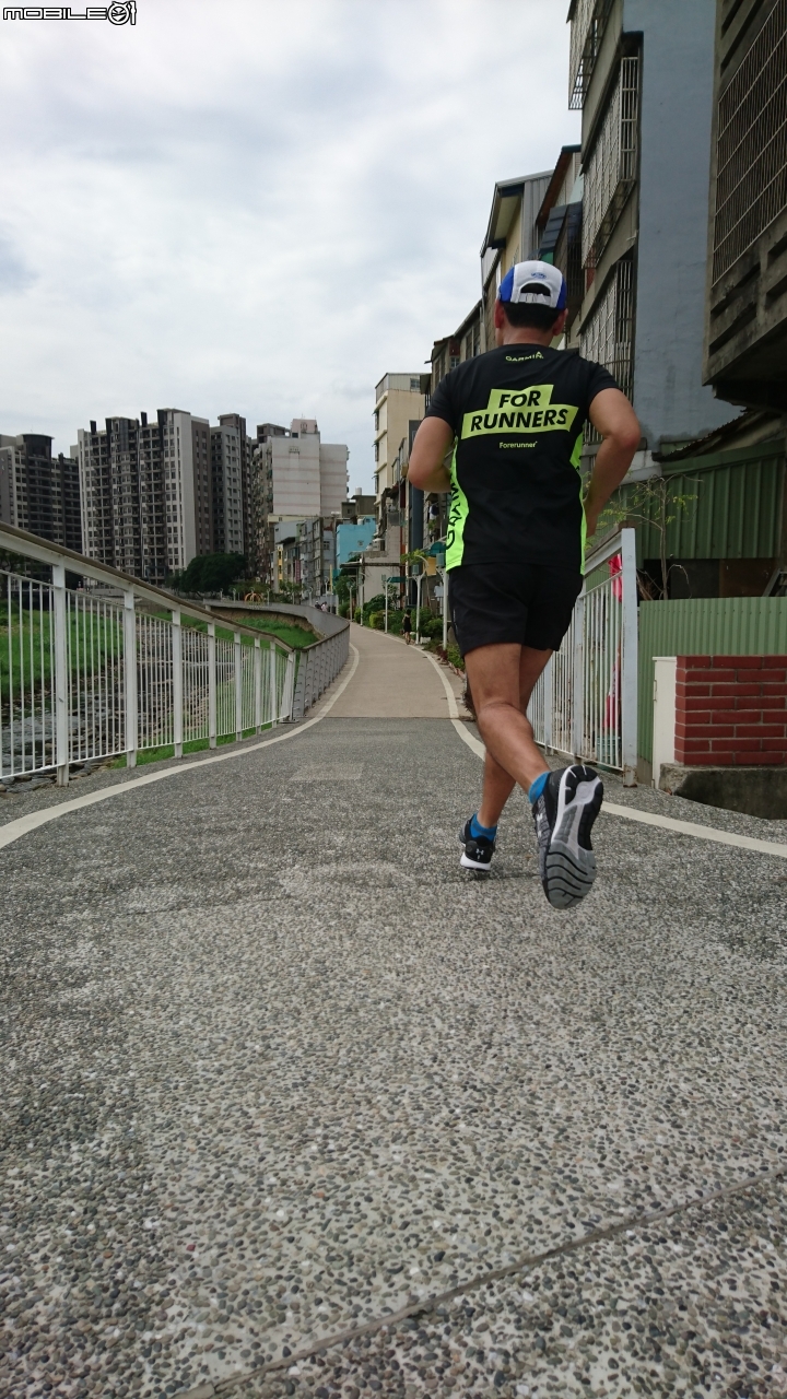 UNDER ARMOUR Charged Bandit 2 慢跑鞋~試穿心得分享~