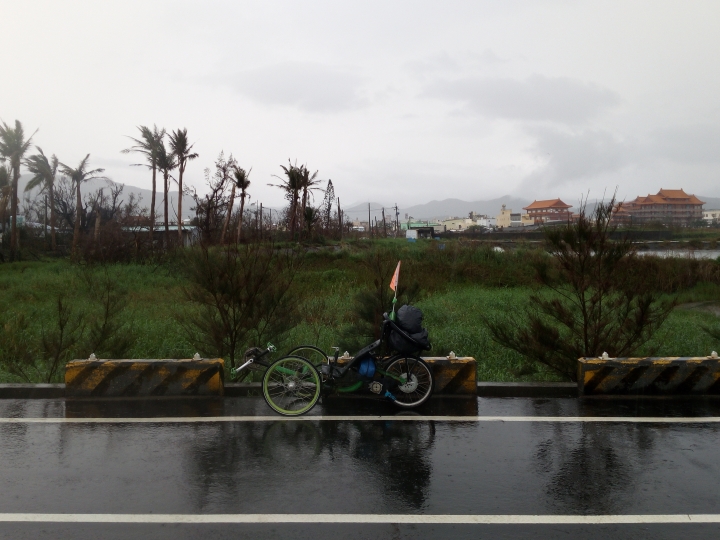 斜躺車兩天一夜 雨中墾丁流浪全紀錄