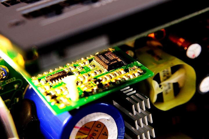 重返台灣市場首作,XFX XTR 750W 金牌全模組化電源供應器開箱測試
