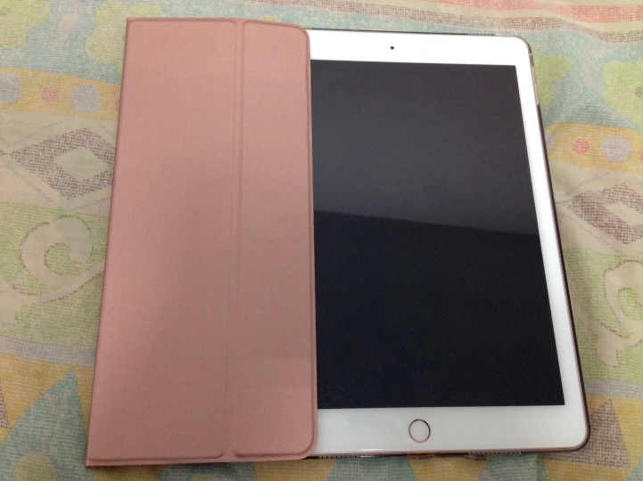 出貨速度快的 iPad Pro 9.7 128G 玫瑰金(簡易開箱文,更新加保護殼)