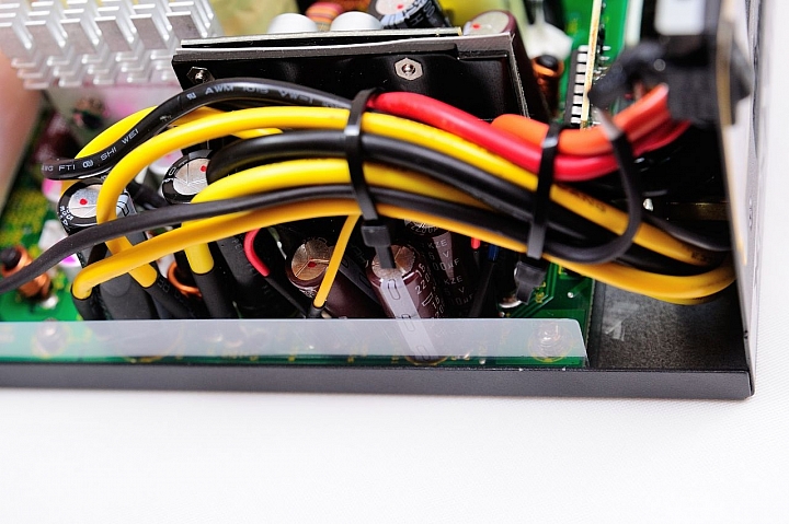 重返台灣市場首作,XFX XTR 750W 金牌全模組化電源供應器開箱測試
