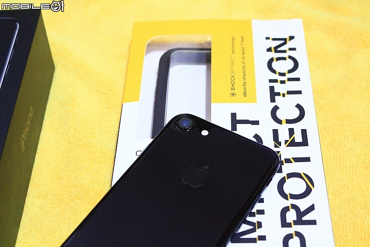 iPhone 7 Jet Black 曜石黑 使用24小時 開箱 加犀牛盾保護殼及保護貼