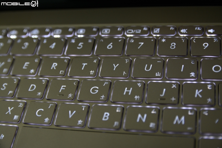 玫瑰金+七代Core I7的ZenBook3 (UX390UA)開箱