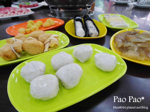 【台中】新新園汕頭火鍋(南屯店)~爆漿黃金嫩肩骰子牛必吃!明治冰淇淋無限吃~