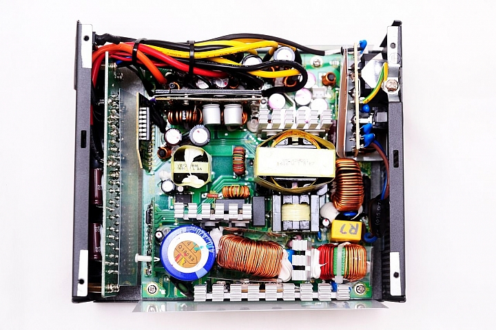 重返台灣市場首作,XFX XTR 750W 金牌全模組化電源供應器開箱測試
