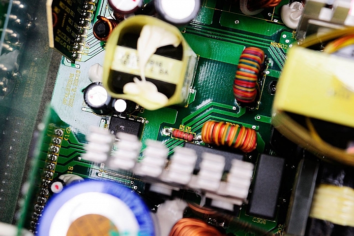 重返台灣市場首作,XFX XTR 750W 金牌全模組化電源供應器開箱測試