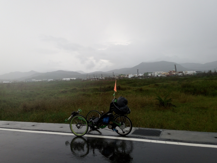 斜躺車兩天一夜 雨中墾丁流浪全紀錄