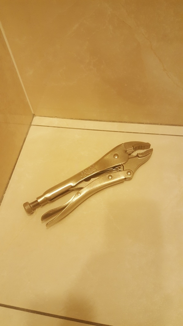 鎖在地板上的螺絲滑牙怎麼辦