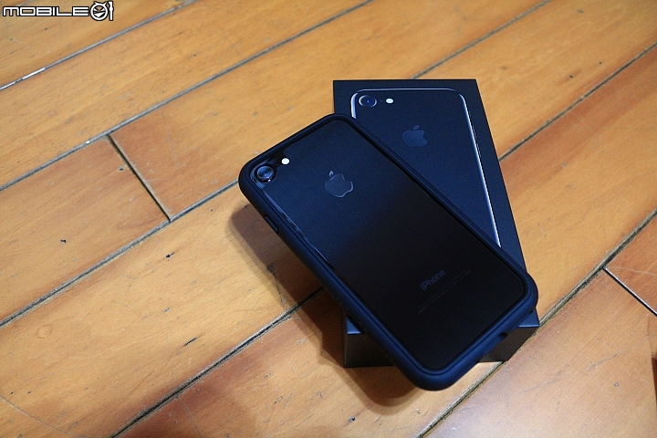iPhone 7 Jet Black 曜石黑 使用24小時 開箱 加犀牛盾保護殼及保護貼