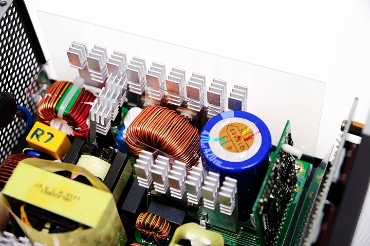 重返台灣市場首作,XFX XTR 750W 金牌全模組化電源供應器開箱測試