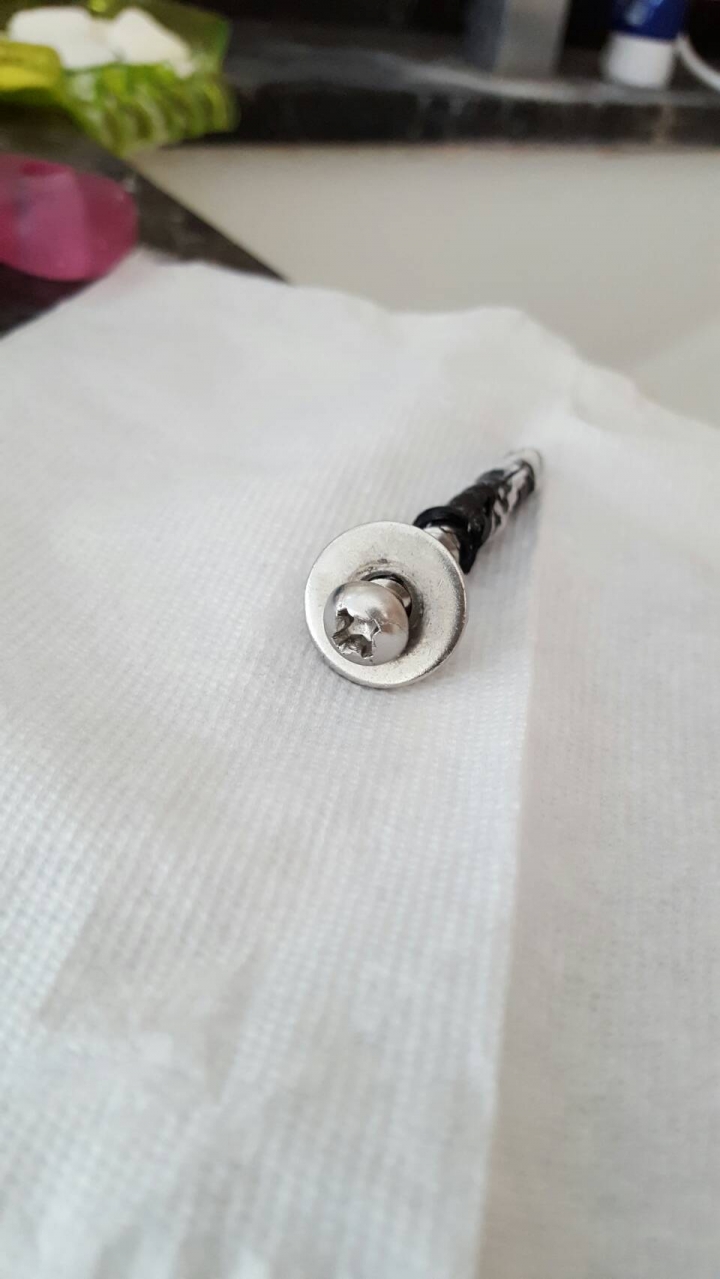 鎖在地板上的螺絲滑牙怎麼辦