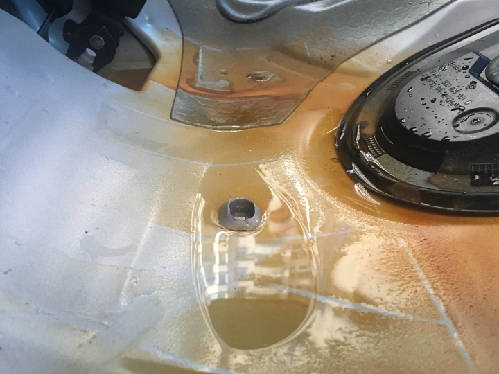 GOLF 7代 TDI 車內積水求救