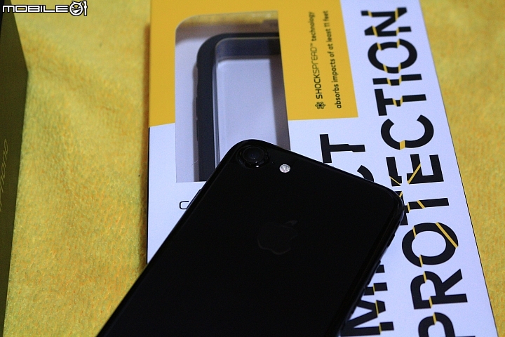 iPhone 7 Jet Black 曜石黑 使用24小時 開箱 加犀牛盾保護殼及保護貼